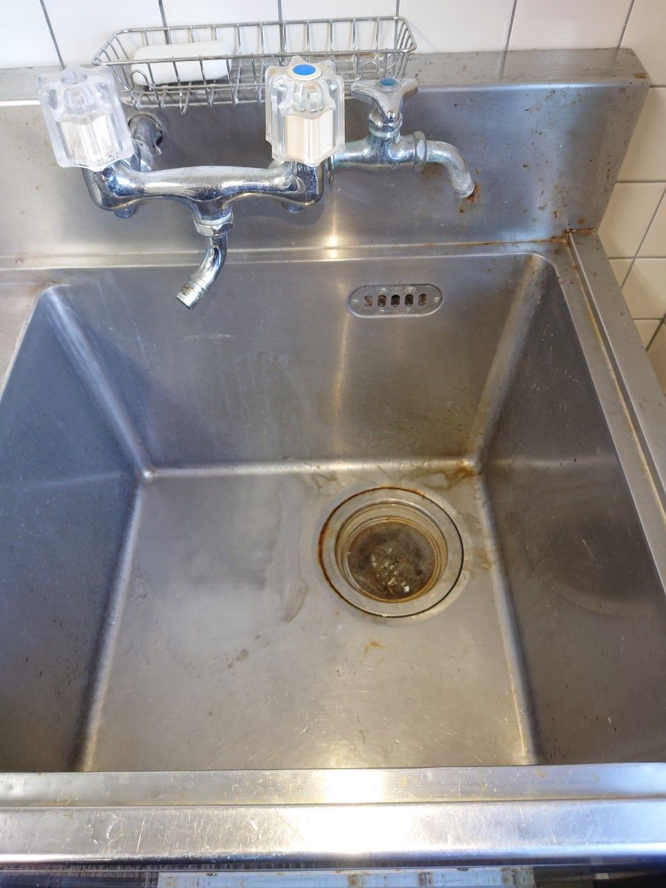 甲府市の福祉施設様にて水周りの清掃・磨き上げを行いました