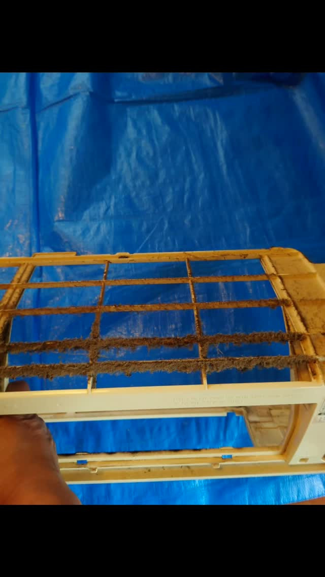 今日は甲府市でエアコンクリーニングをしてきたラクよー❄️🫧